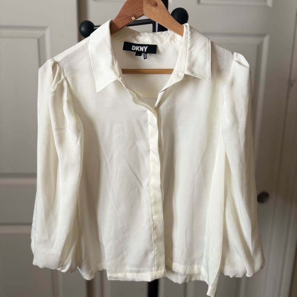 DKNY Women's Elegant Ivory Blouse size medium
